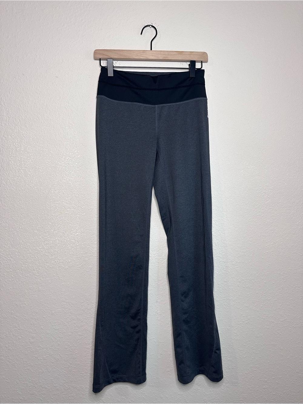 Reebok Charcoal Grey & Black Flared Yoga Pants Size Small